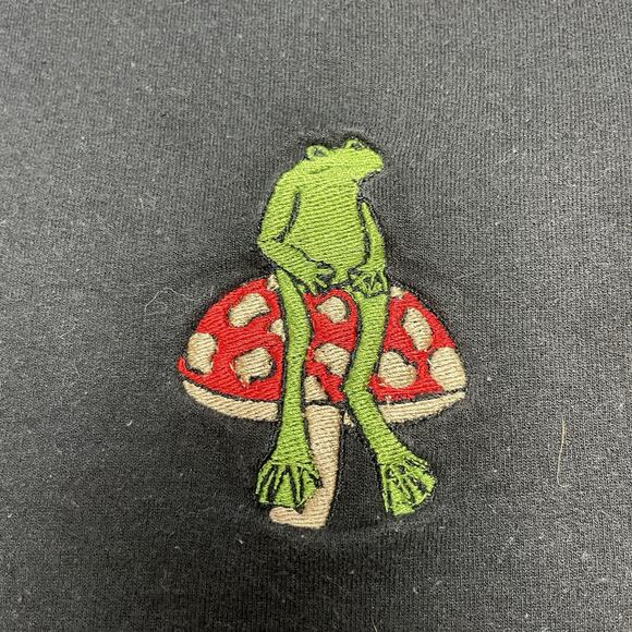 Frog Sitting on a Toadstool Mushroom Sweatshirt Size 2XL Black Embroidered - Picture 3 of 6